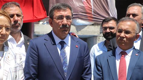 Mehmet Zeybek Çanakkale merkezli depremde etkilenenlere geçmiş olsun dileklerini iletti.